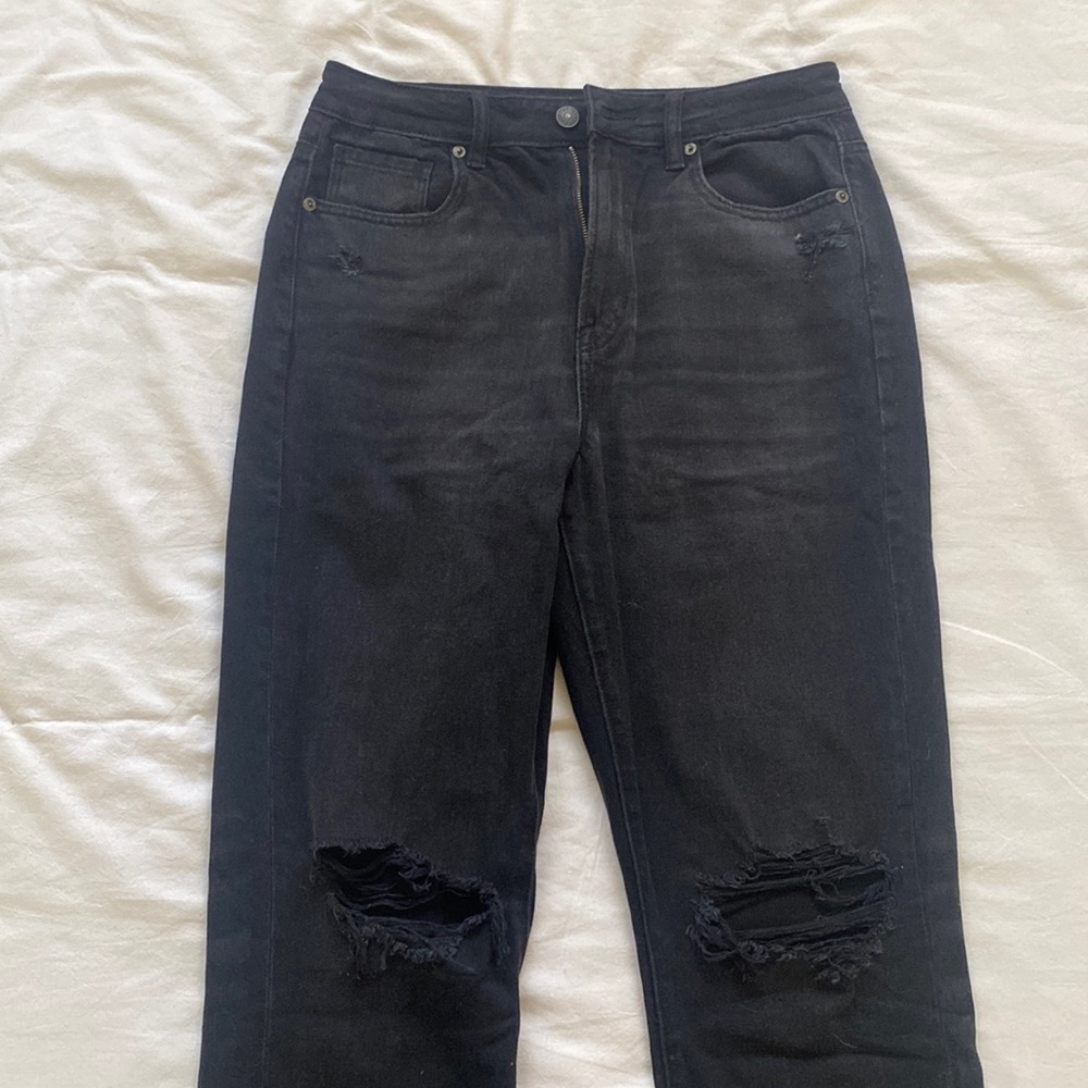 AE RIPPED MOM JEAN